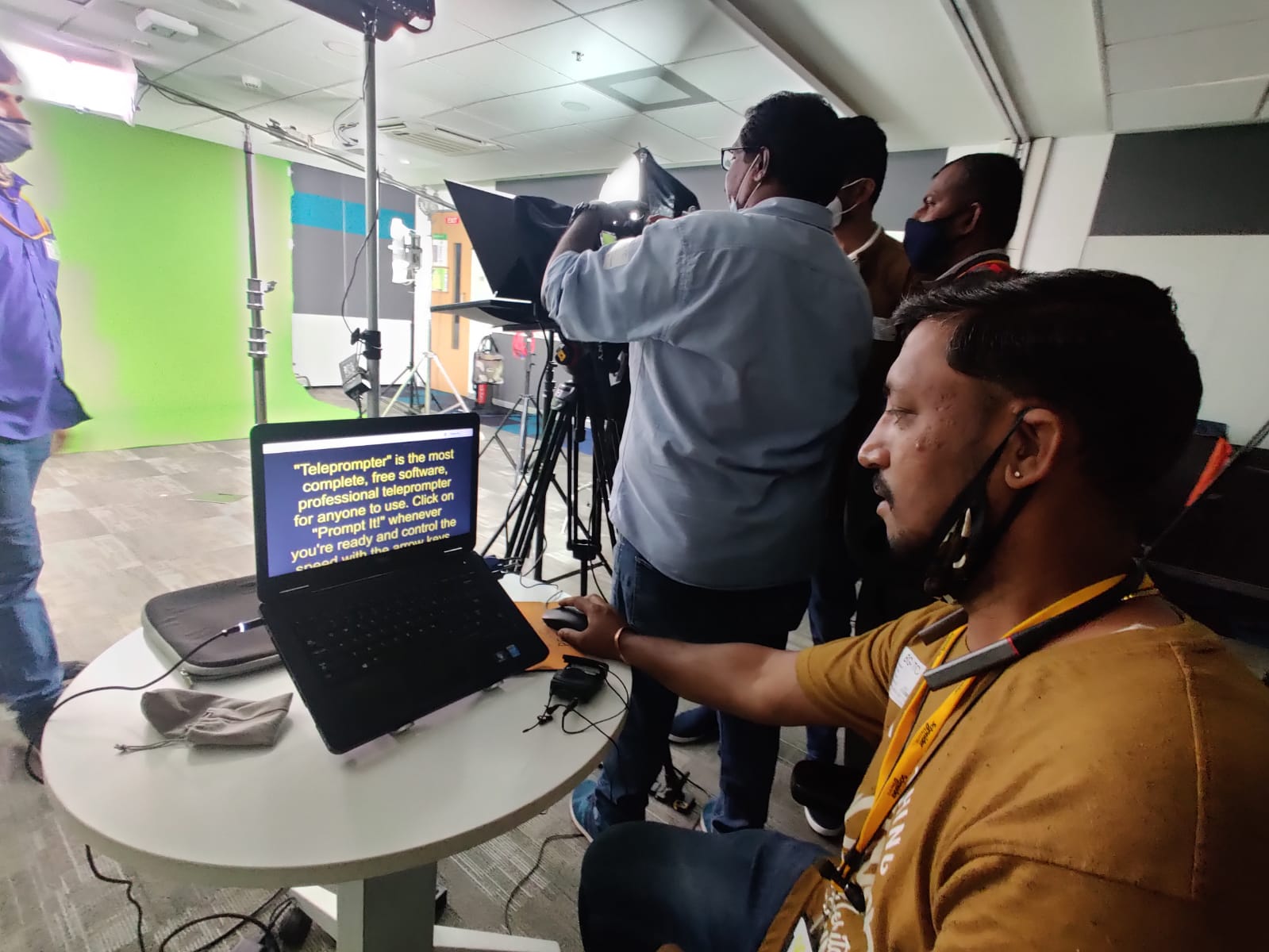 Teleprompter Service Bangalore | Presidential Teleprompter Hire ...